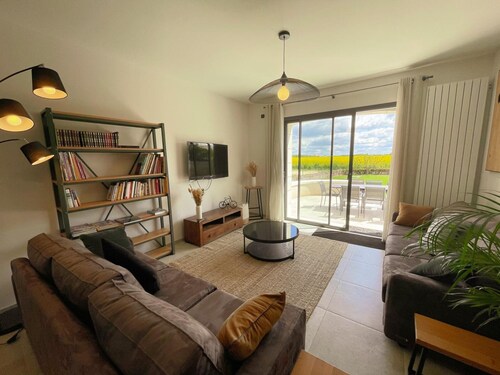 Charming Renovated Touraine Cottage: Games Room, Gym, and Beautiful Garden