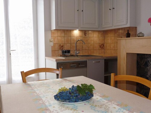 Maison avec jardin clos et terrasse couverte en Touraine, proche des châteaux et nature préservée.