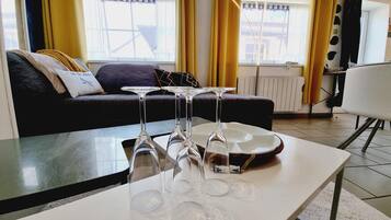 Télévision, table de tennis de table