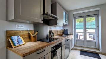 Fridge, microwave, dishwasher