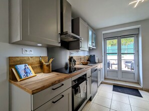 Réfrigérateur, micro-ondes, lave-vaisselle