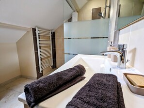 Unclassified image, 5 of 21, button