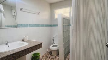 Superior Double or Twin Room | Bathroom | Shower, rainfall showerhead, towels, toilet paper