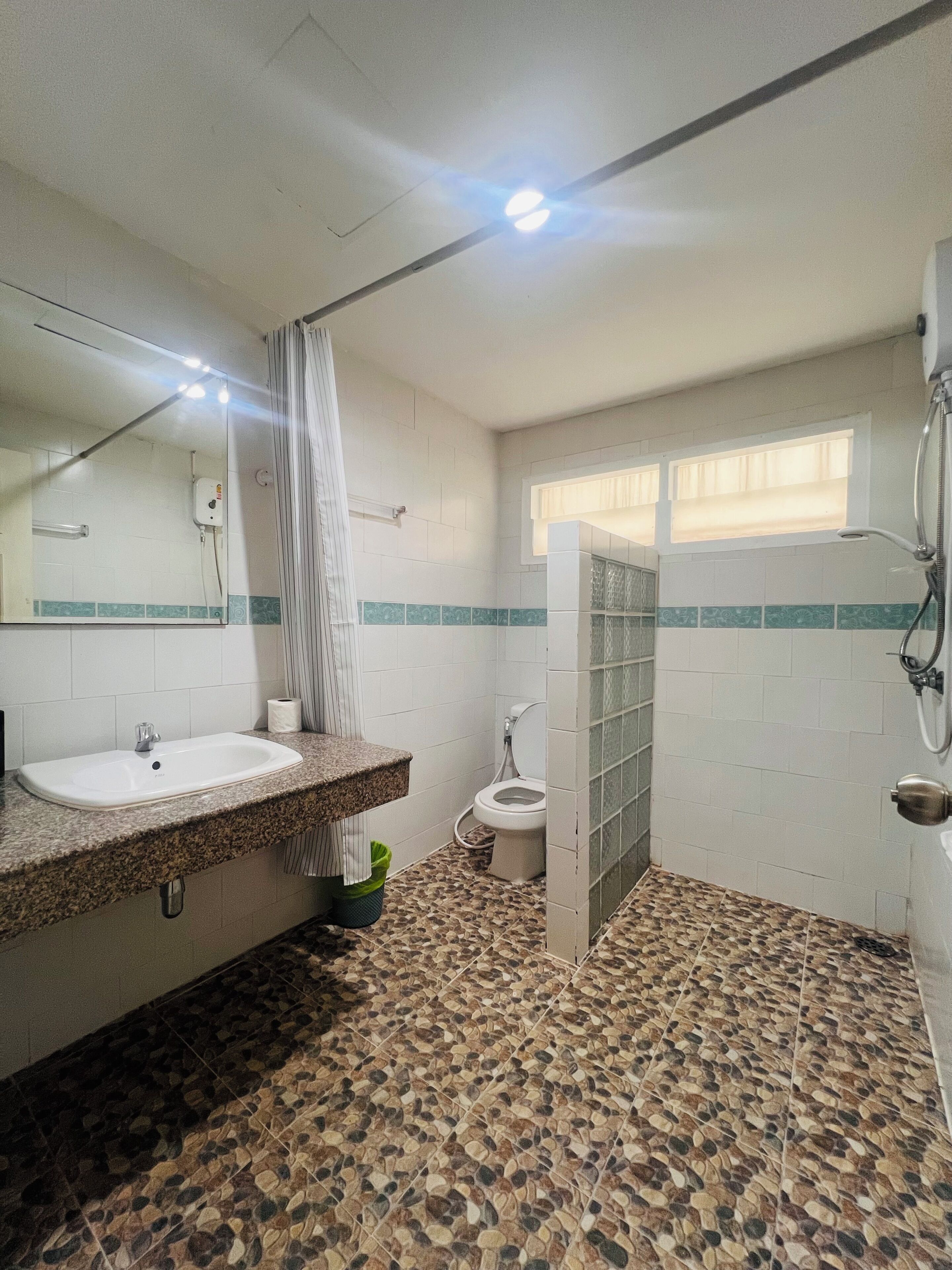 Superior Double or Twin Room | Bathroom | Shower, rainfall showerhead, towels, toilet paper