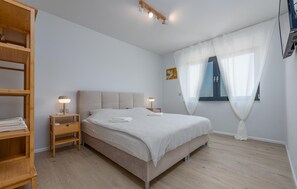 4 室のベッドルーム、セーフティボックス (室内)、旅行用ベビーベッド、WiFi (無料)