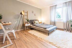 2 bedrooms, desk, travel cot, WiFi