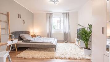 2 Schlafzimmer, Schreibtisch, Reisekinderbett, WLAN