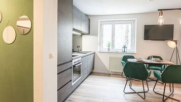 Fridge, oven, stovetop, dishwasher