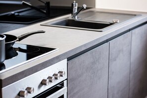 Refrigerador, horno, parrilla de estufa y lavavajillas