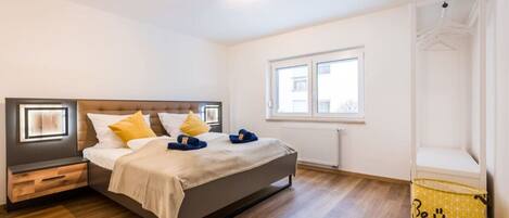 2 bedrooms, desk, travel crib, WiFi