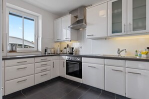 Refrigerador, horno, parrilla de estufa y lavavajillas 