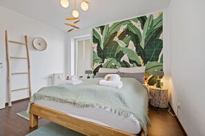 3 室のベッドルーム、デスク、アイロン / アイロン台、旅行用ベビーベッド