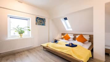 1 Schlafzimmer, Schreibtisch, Bügeleisen/Bügelbrett, Reisekinderbett