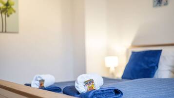 1 Schlafzimmer, Schreibtisch, Bügeleisen/Bügelbrett, Reisekinderbett