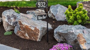A house number sign with '932' and 'Midtown Manor' displayed. - The French Farmhouse at Midtown Manor - Hot Tub! (Bend)