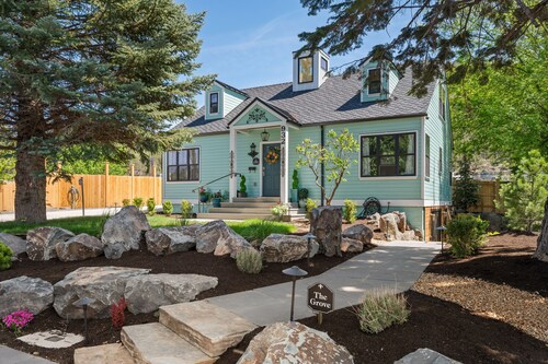 The French Farmhouse at Midtown Manor - Hot Tub!