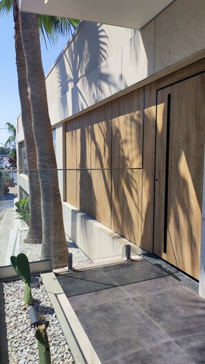 Front of property - Summertime Signature Suites (Chania)