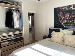1 bedroom, iron/ironing board, WiFi, bed sheets - Appartement Montmartre (Paris)