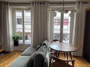 Living area - Appartement Montmartre (Paris)