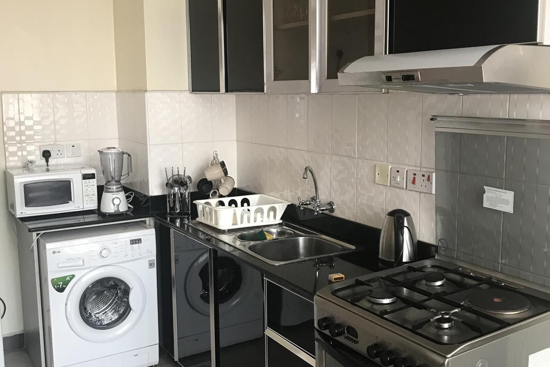 Refrigerador, microondas, horno, placa de cocina