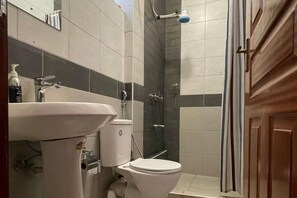 Apartment | Bathroom - 1 Bed Apt Sleeps 2 - Indoor Pool - Enclosed Garden (Nairobi)