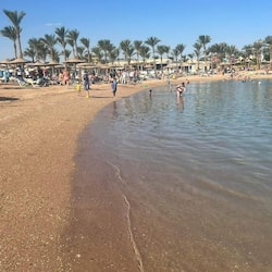 Spiaggia privata, lettini da mare, ombrelloni, teli da spiaggia