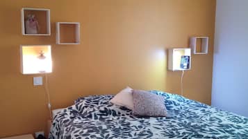 3 Schlafzimmer, Schreibtisch, Bügeleisen/Bügelbrett, Reisekinderbett