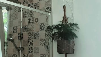 Dusche, Haartrockner, Toilettenpapier