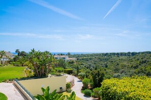 Property grounds - 42 Presa do Moura, beautiful townhouse on stunning complex with pool and gym! (Carvoeiro)