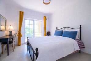 2 Schlafzimmer, BĂŒgeleisen/BĂŒgelbrett, kostenloses WLAN, BettwĂ€sche