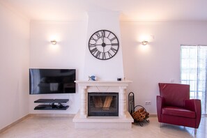 Fernseher, Kamin