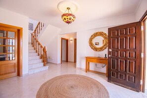 Interior - Villa Perola, 3 bed villa walking distance of Carvoeiro, quiet location (Carvoeiro)