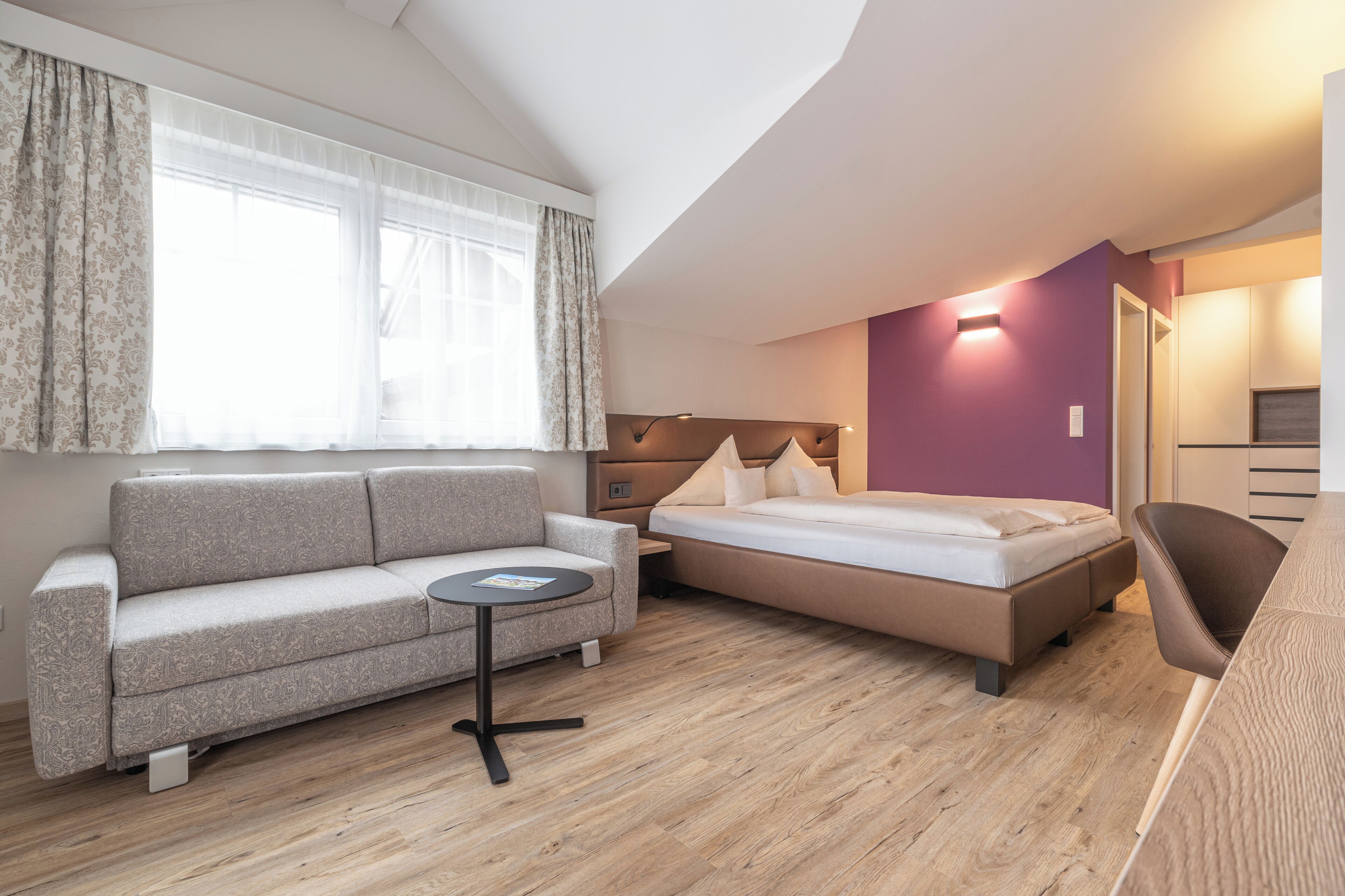 Literie hypoallergénique, minibar, coffres-forts dans les chambres