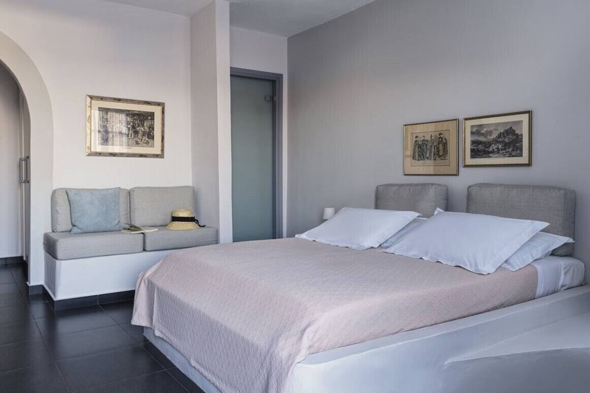 Basic Suite, Lake View | Soundproofing, free WiFi, bed sheets