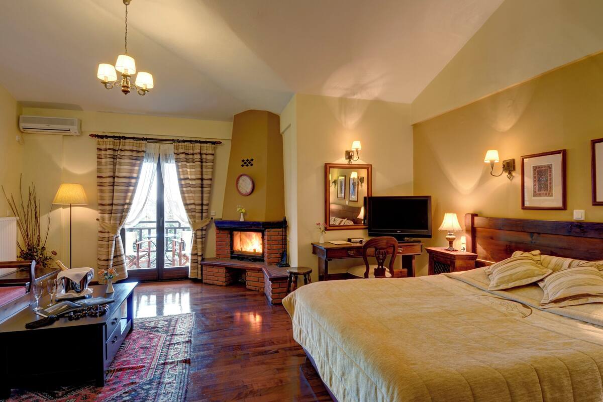 Deluxe Double or Twin Room, Lake View | Soundproofing, free WiFi, bed sheets