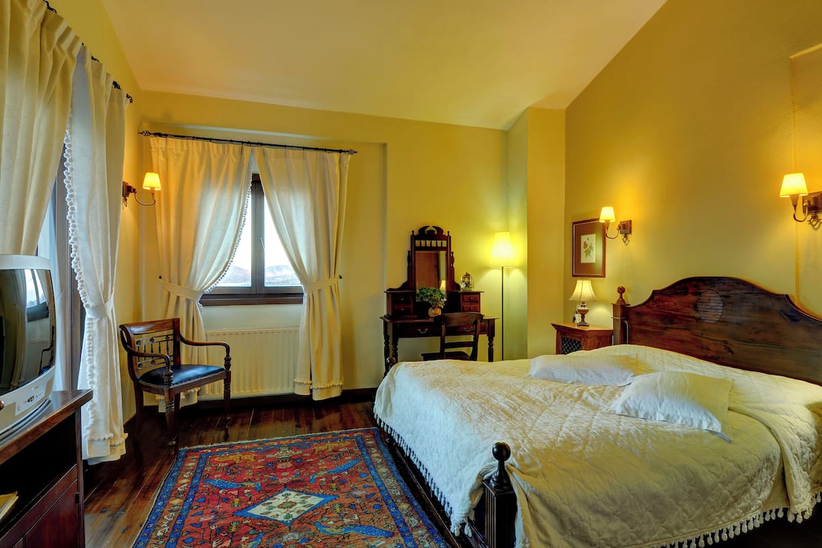 Basic Suite, Lake View