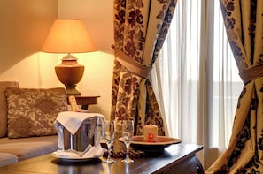 Executive Room, Lake View