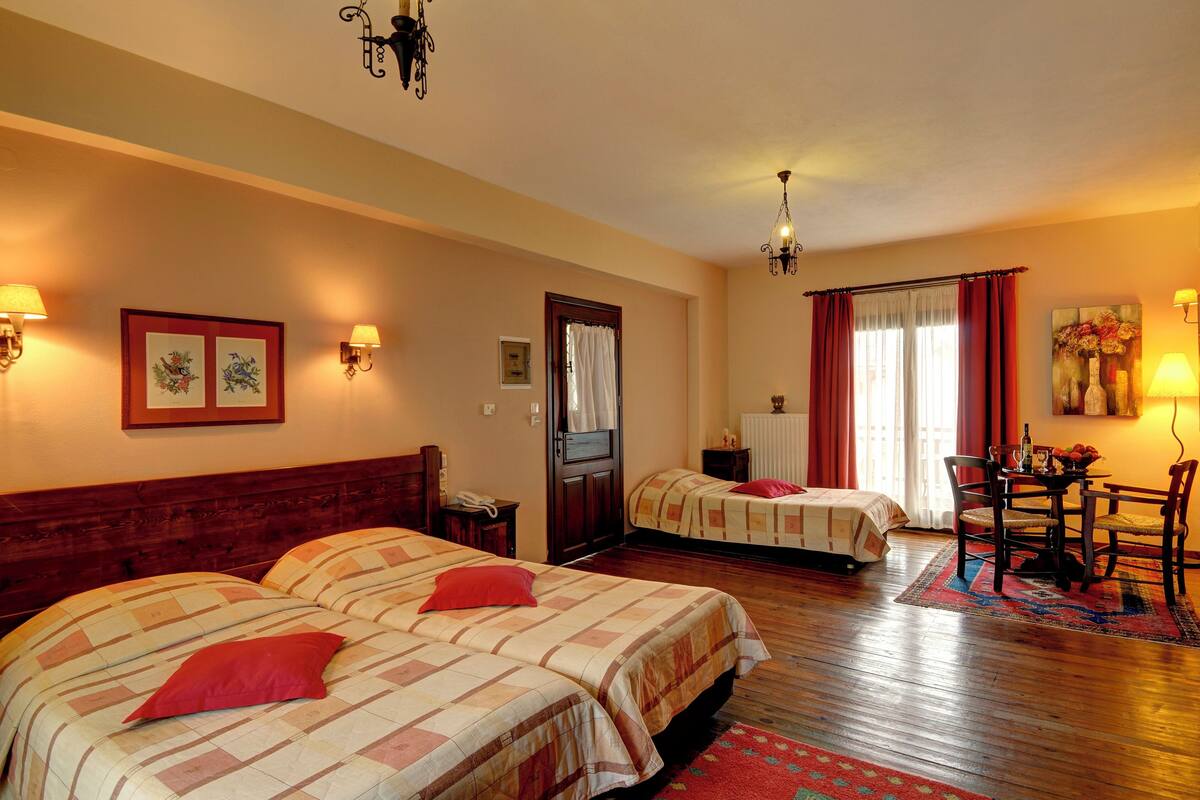 Basic Triple Room, Lake View | Soundproofing, free WiFi, bed sheets