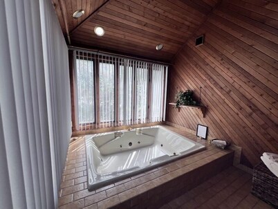 The Owlery at Sugar - a unique 3 story mountain chalet.