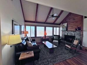 Smart TV, fireplace, table football - The Owlery at Sugar - a unique 3 story mountain chalet. (Sugar Mountain)