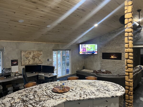 Interior - Northridge place with Hot Tub (Albuquerque)