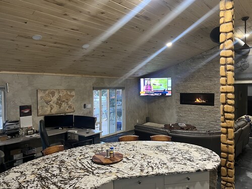 Northridge place with Hot Tub
