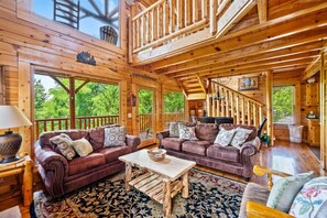 Televisie, een open haard en tafelvoetbal