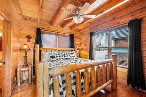 2 bedrooms, desk, free WiFi, bed sheets