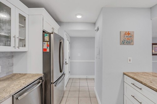 Pelican Perch updated 2bed/2bath beachfront condo with shared pool