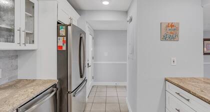 Pelican Perch updated 2bed/2bath beachfront condo with shared pool