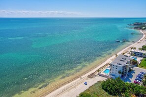 Unclassified image, 3 of 31, button