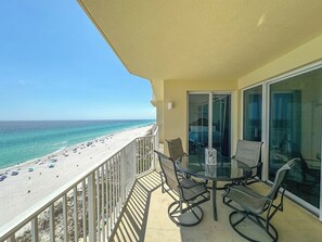 Outdoor dining - Large Beachfront Condo (Panama City Beach)