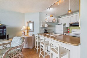 Microwave, dishwasher, coffee/tea maker, toaster - Includes Xplorie Activities & Linens. PYRAMID-1BR OF condo w/outdoor pool. (Ocean City)