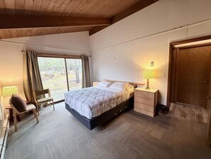 4 bedrooms, WiFi, bed sheets - Johnston`s Golf Cottage - Madeline Island Golf Retreat Close to Town (La Pointe)